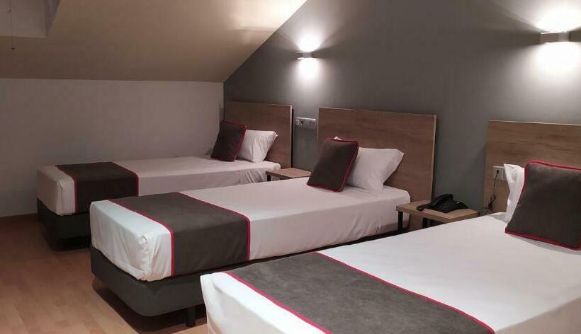 חדר סטנדרט לארבעה, Hospedium Hotel Vittoria Colonna