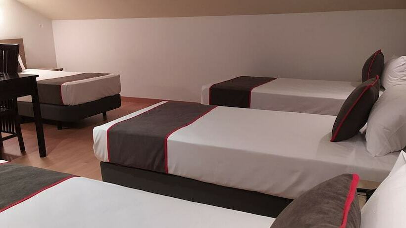 חדר סטנדרט לארבעה, Hospedium Hotel Vittoria Colonna