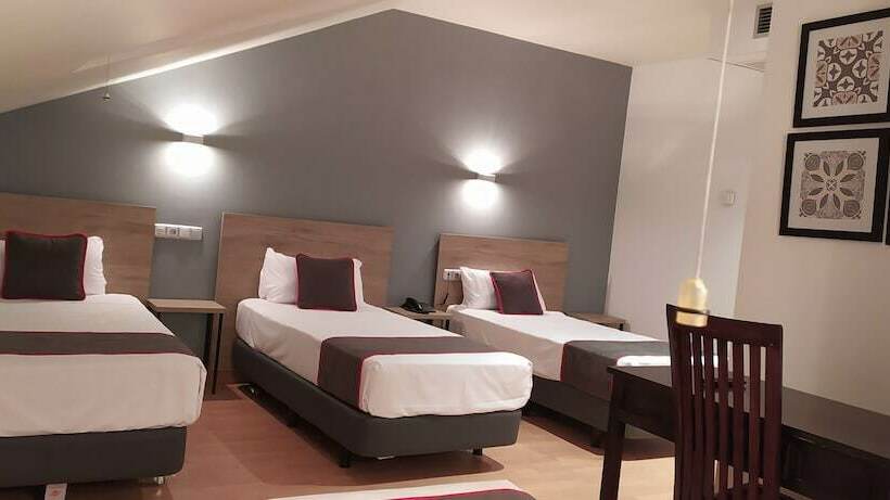 חדר סטנדרט לארבעה, Hospedium Hotel Vittoria Colonna