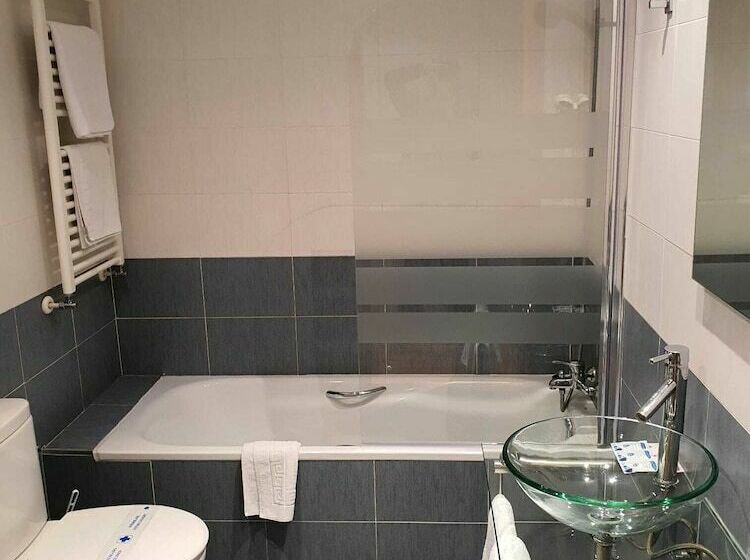 חדר סטנדרט לארבעה, Hospedium Hotel Vittoria Colonna