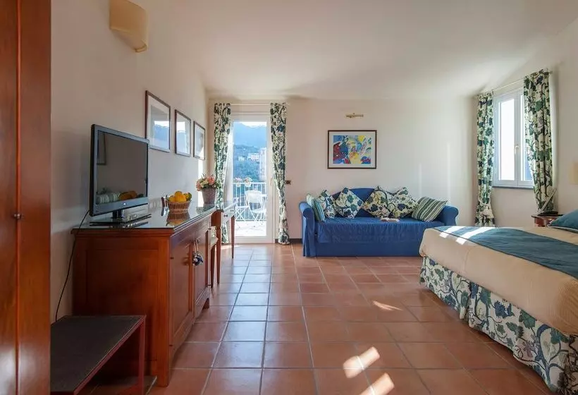 اتاق استاندارد با بالکن و چشم‌انداز دریا, Al Terra Di Mare