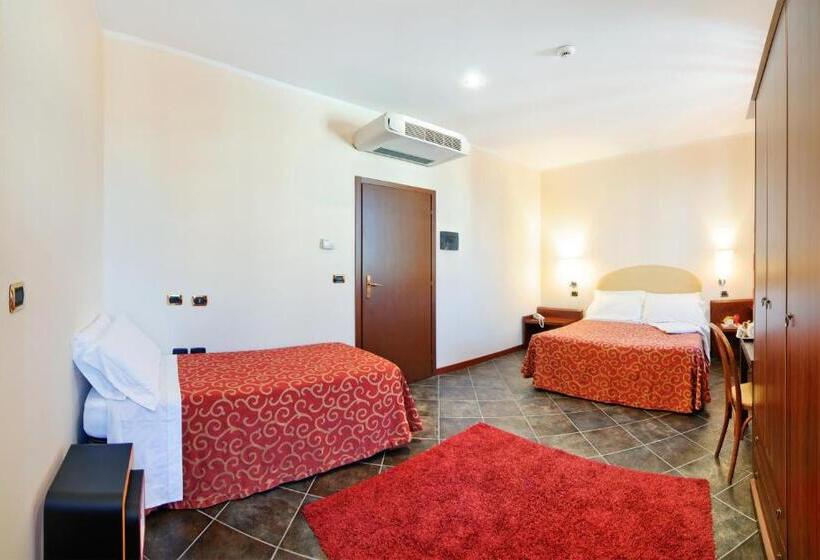 غرفة قياسية ثلاثية, Antico Albergo Madonna