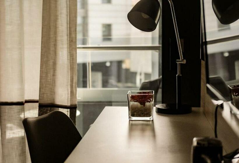 اتاق خانوادگی, Be