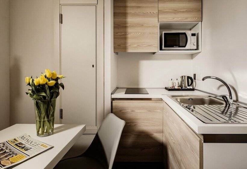 اتاق خانوادگی, Be