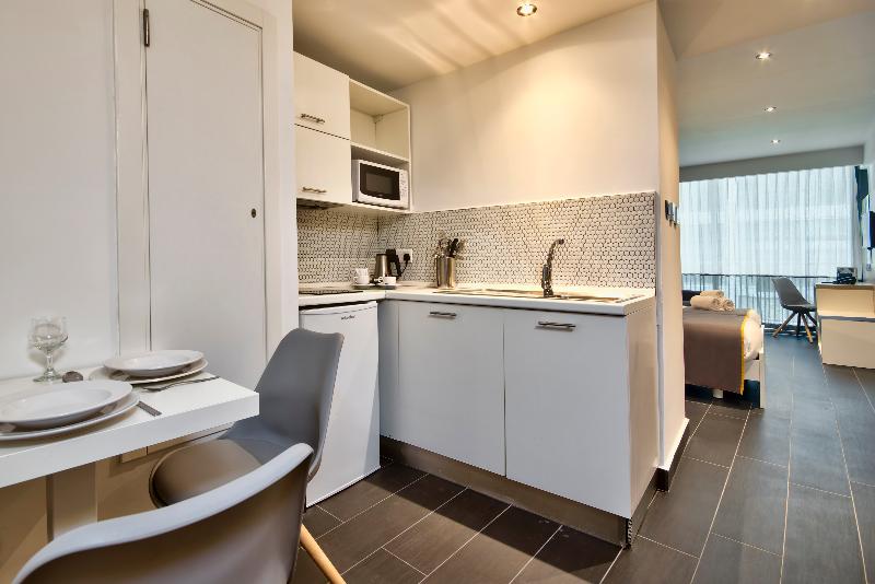 اتاق خانوادگی, Be