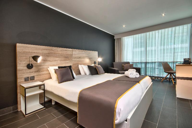 اتاق خانوادگی, Be