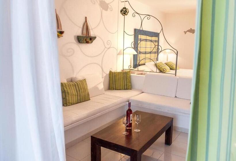 سوییت جونیور با چشم‌انداز دریا, Gerakas Belvedere Hotel & Luxury Suites