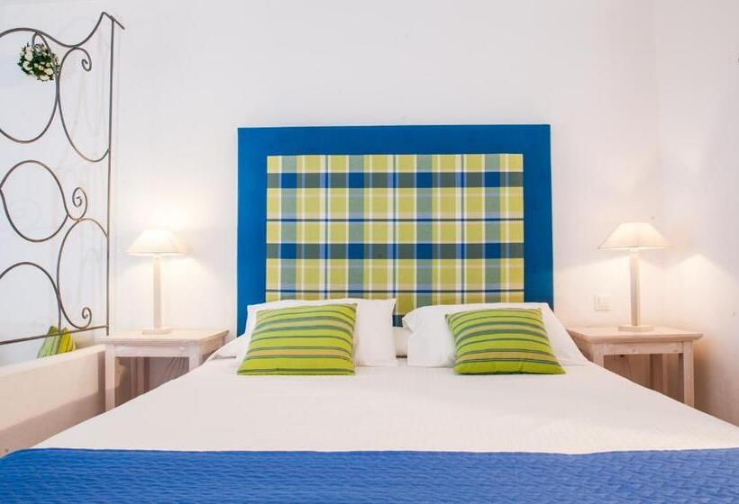 سوئیت جونیور با چشم‌انداز باغ, Gerakas Belvedere Hotel & Luxury Suites