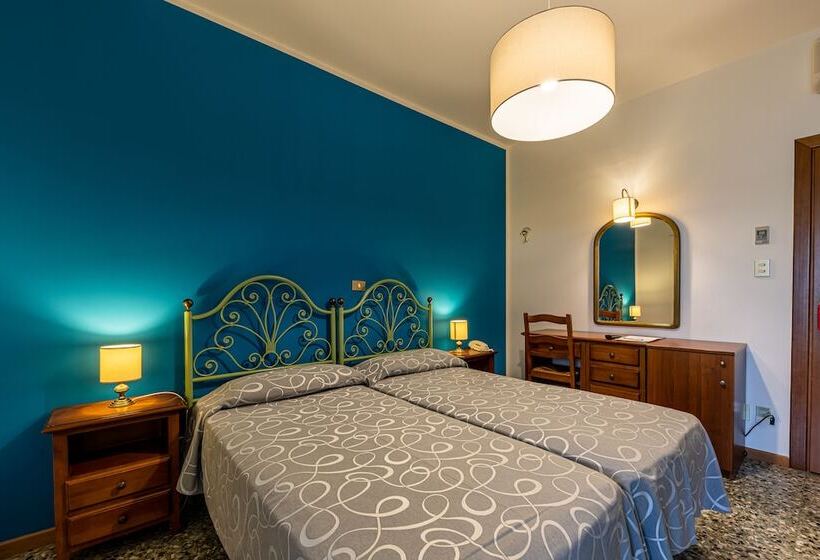 标准间, Bisesti S