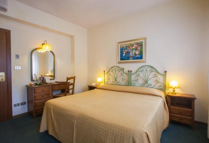 标准间, Bisesti S