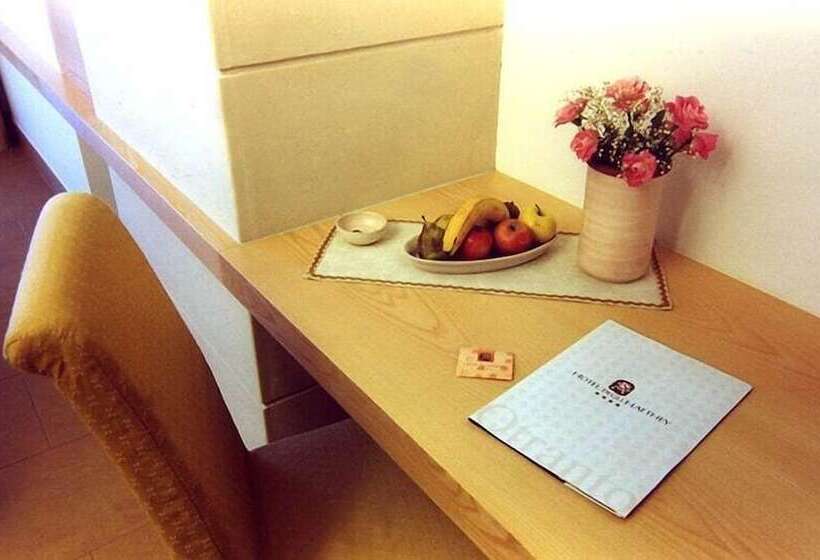 スタンダードルーム, Degli Haethey