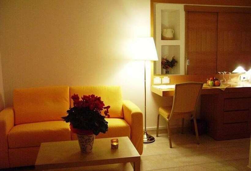 ジュニアスイート, Degli Haethey