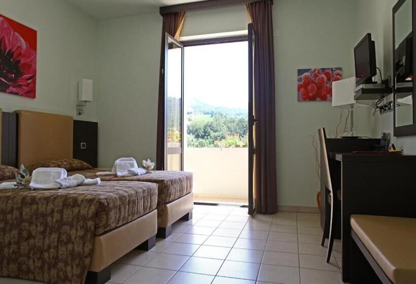 Четырехместный Номер Стандарт, Euro