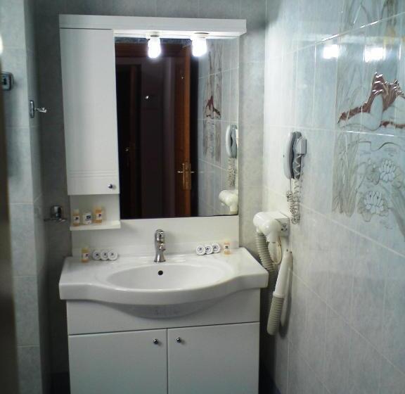 스탠다드 트리플 룸, Faros Ii