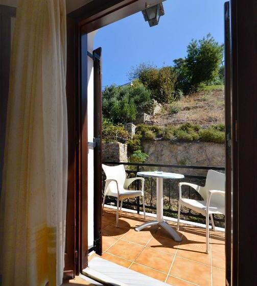 اتاق استاندارد با چشمانداز کوهستان, Ikaros Star