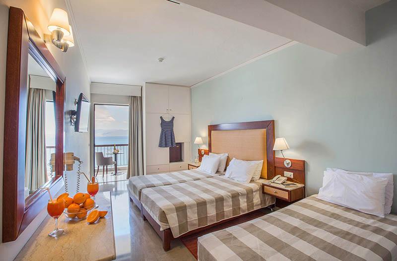 Triple Room Sea View, John & George