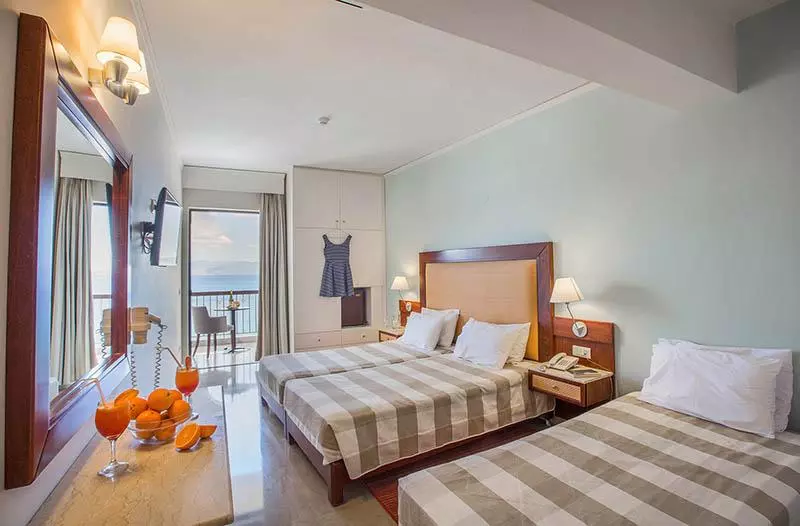 Triple Room Sea View, John & George