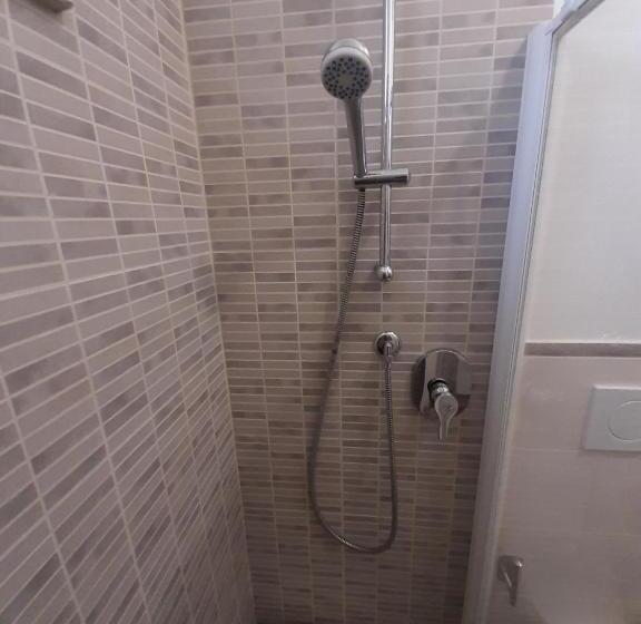 标准三人间, Kiss