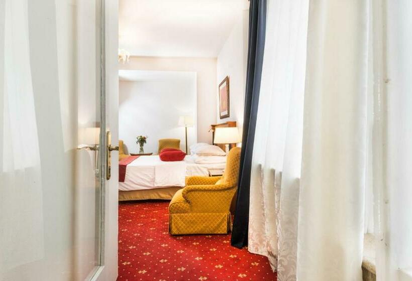 اتاق خانوادگی, Leon D´oro