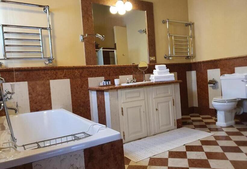 带露台的套间, Resort Locanda San Verolo Boutique