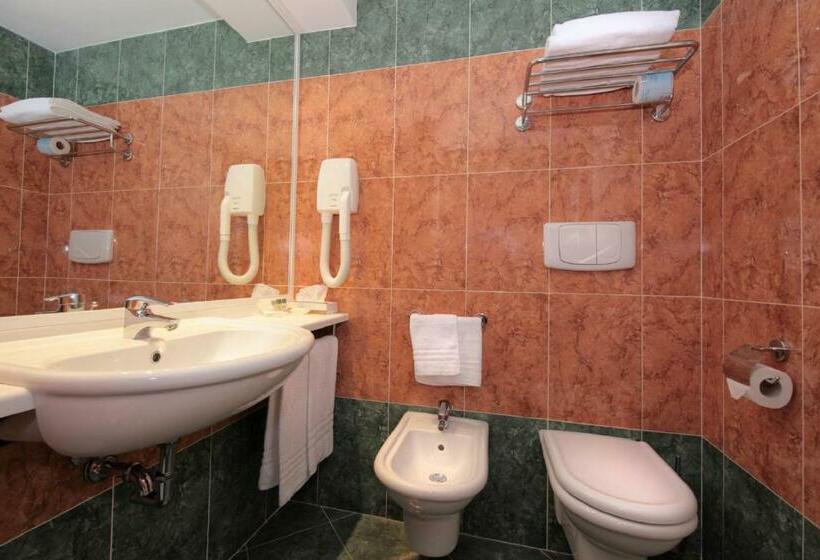 Номер Стандарт Трехместный, Major