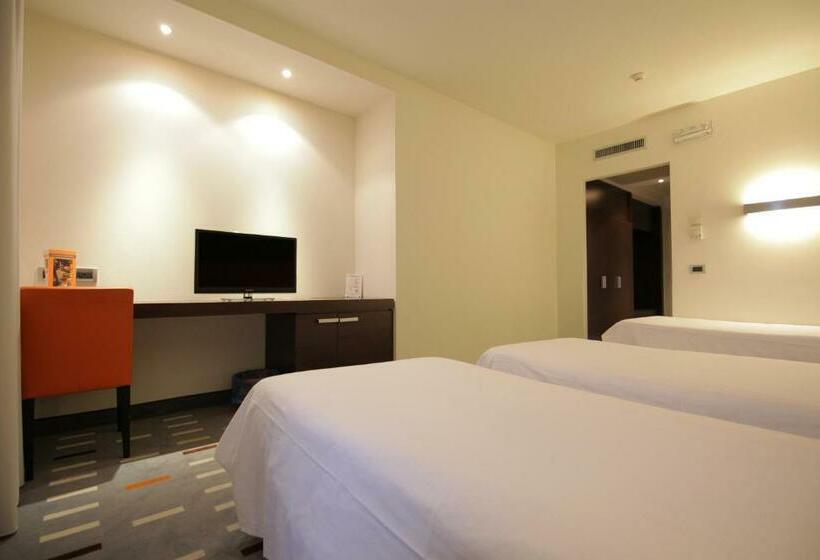 Номер Стандарт Трехместный, Major