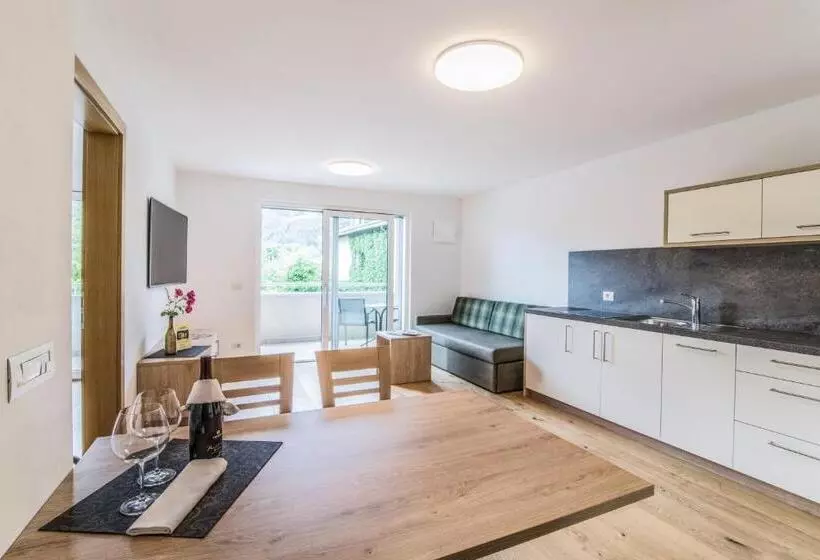 Superior Neljän Hengen Huone, Mondschein