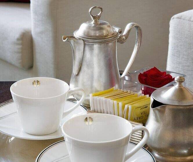 سوئیت جونیور با چشم‌انداز, Palazzo Giovanelli E Gran Canal