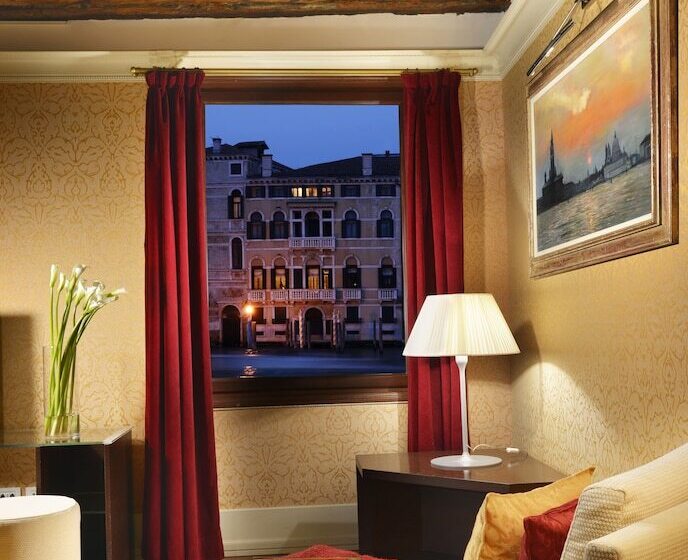 سوئیت جونیور با چشم‌انداز, Palazzo Giovanelli E Gran Canal