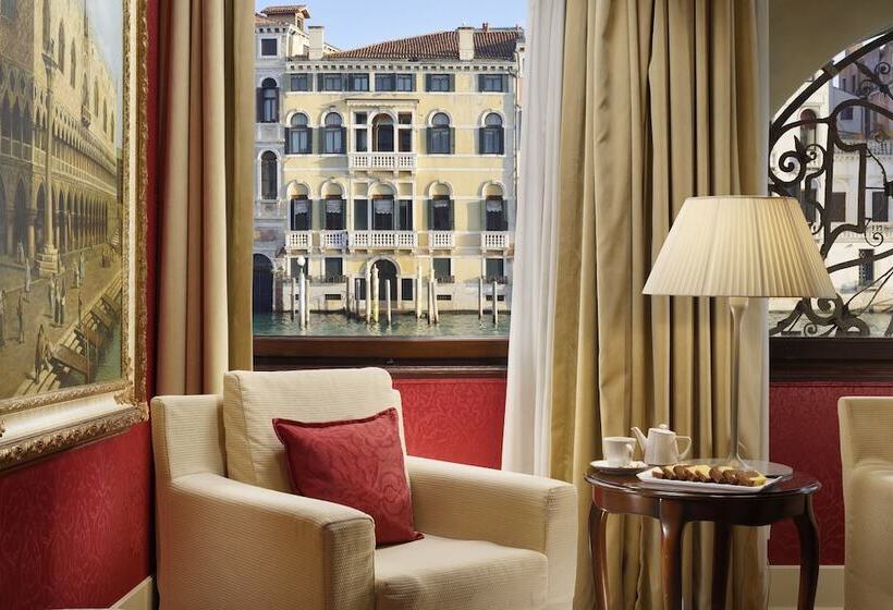 سوئیت جونیور با چشم‌انداز, Palazzo Giovanelli E Gran Canal