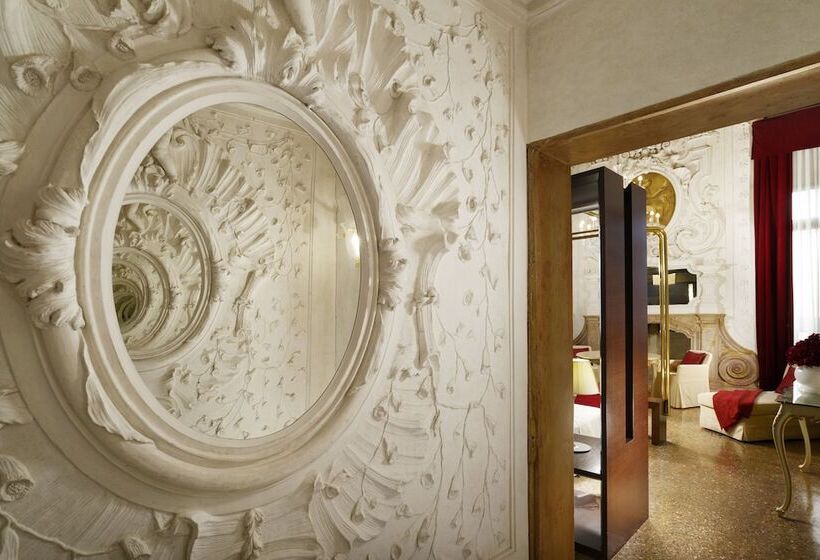 سوئیت با چشم‌انداز, Palazzo Giovanelli E Gran Canal