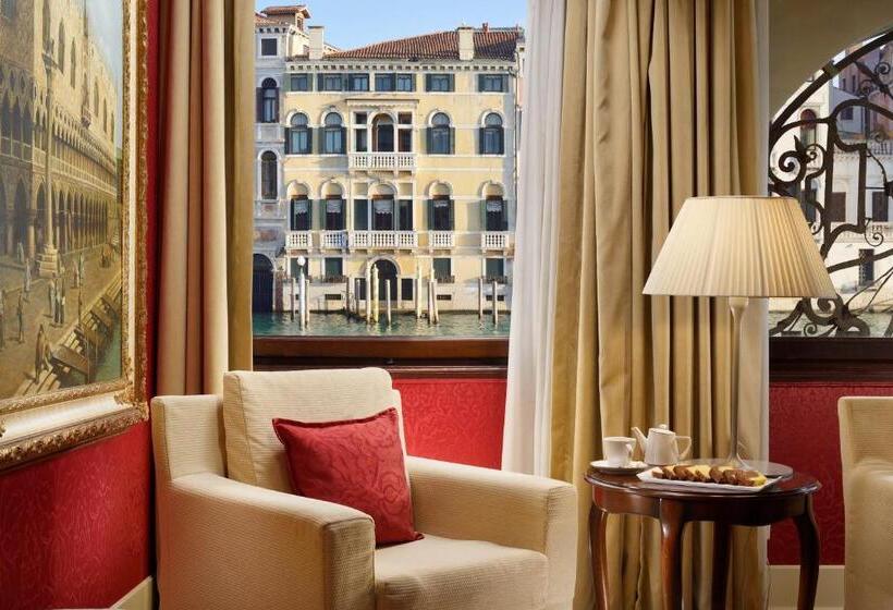 سوئیت جونیور با چشم‌انداز, Palazzo Giovanelli E Gran Canal