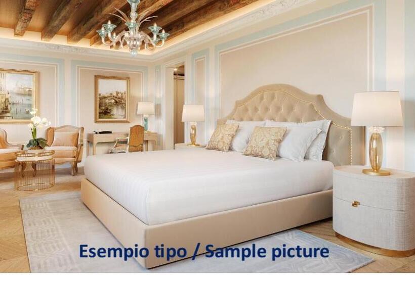 سوئیت جونیور با چشم‌انداز, Palazzo Giovanelli E Gran Canal