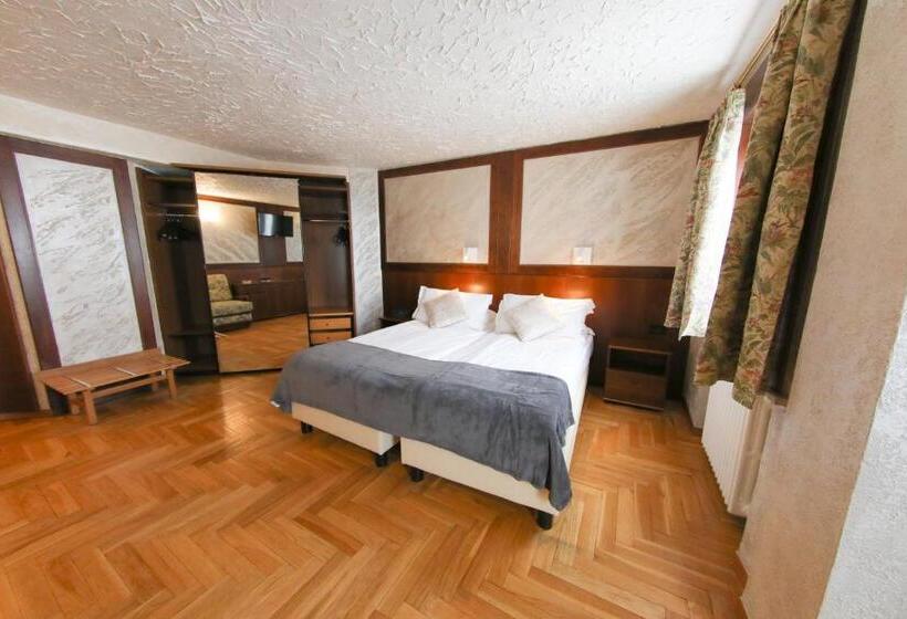 חדר סופריור, Sporting