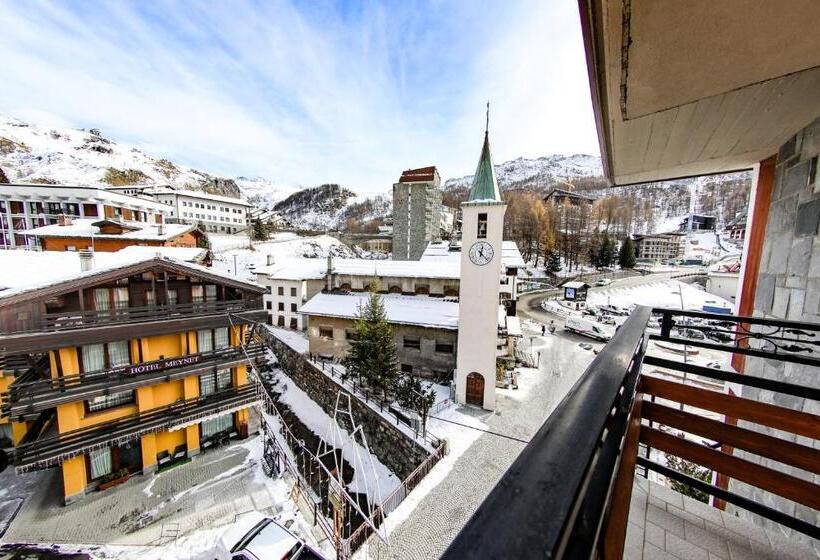 חדר סופריור, Sporting