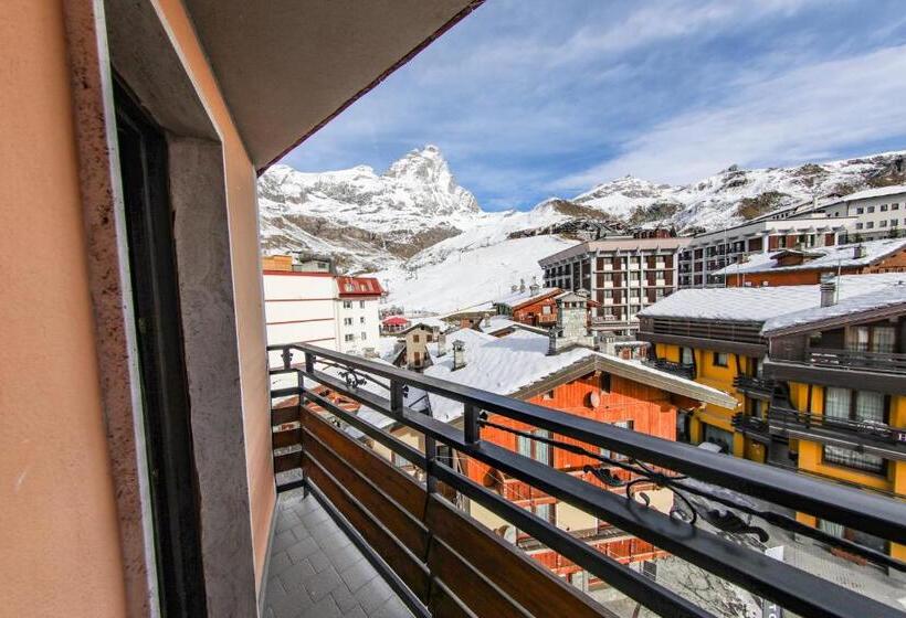 חדר סופריור, Sporting