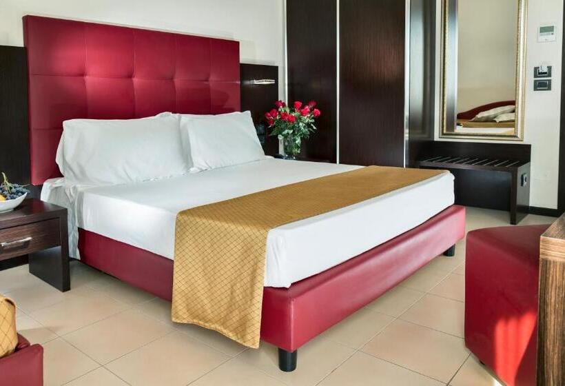 חדר אקונומי לשלושה, Terminal Palace & Spa