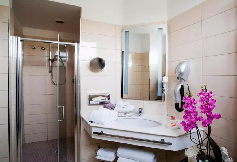 Economy Triple Room, Terminal Palace & Spa