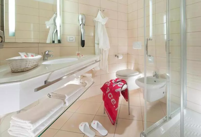 Economy Triple Room, Terminal Palace & Spa