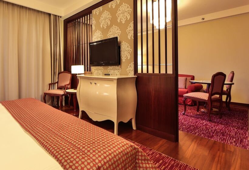 سوییت جونیور, Unahotels Expo Fiera Milano