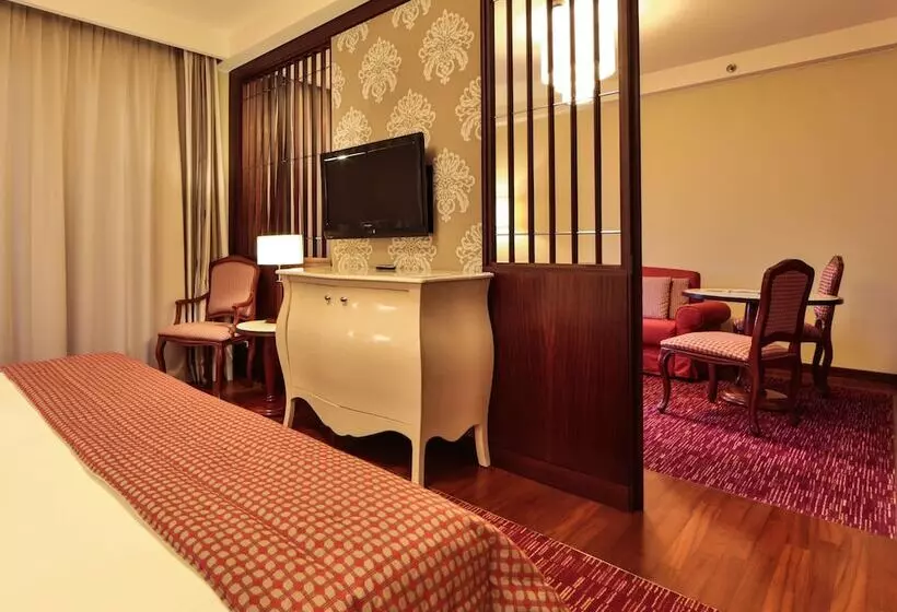 سوییت جونیور, Unahotels Expo Fiera Milano