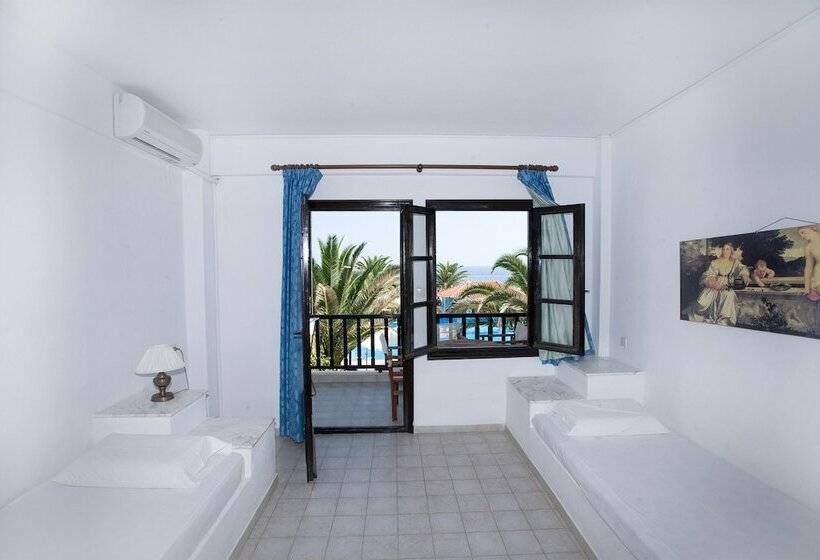 חדר משפחתי, Assa Maris Beach