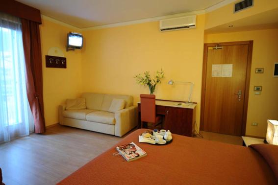 小型套房带阳台, Al Sole