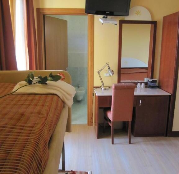 小型套房带阳台, Al Sole