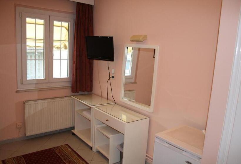 חדר סטנדרט נוף לעיר, Avra