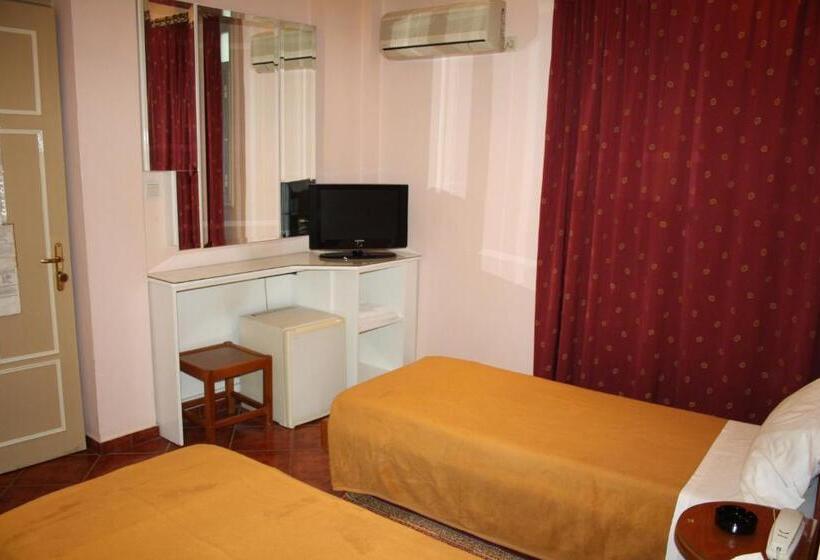 חדר סטנדרט נוף לעיר, Avra