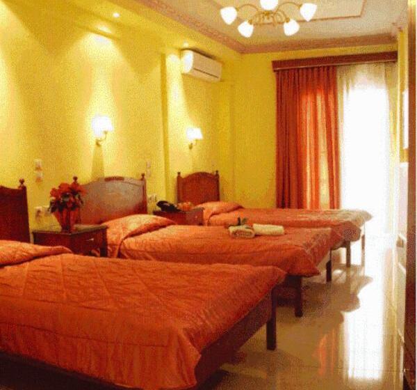 חדר סופריור לשלושה, Avra