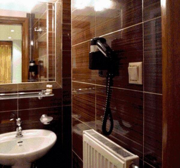 חדר סופריור יחיד, Avra