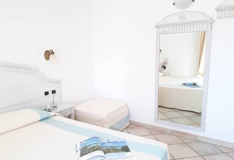 חדר משפחתי, Castello Di Tavolara