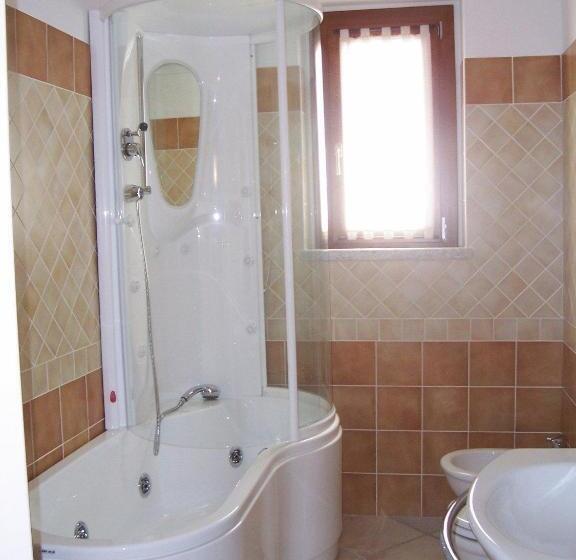 חדר משפחתי, Castello Di Tavolara